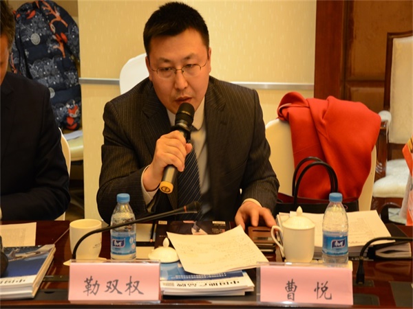 靳双权律师作为“说房网”创始人在会场发言